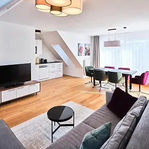Myfavorit - Spacious Next To Puplic Transport U1 Direct Connection To Citycenter , Вена Австрия